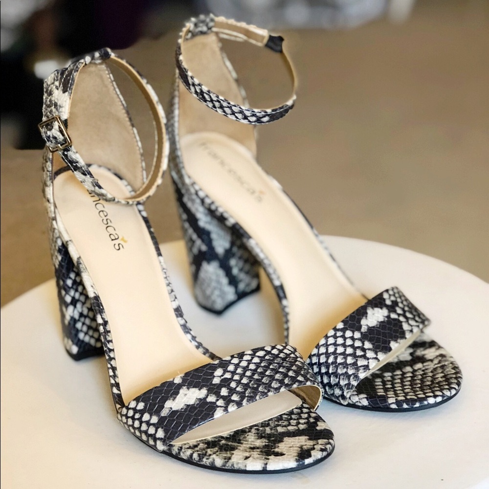 Francesca’s Snake Print Block Heels, size 8🐍